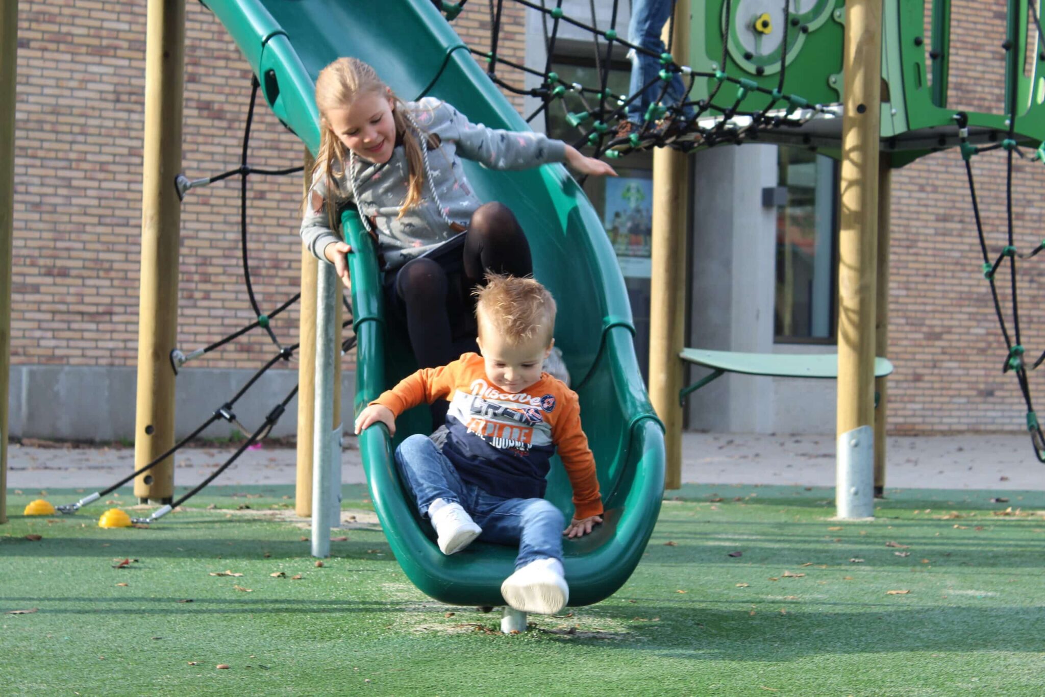 Spelen op de glijbaan