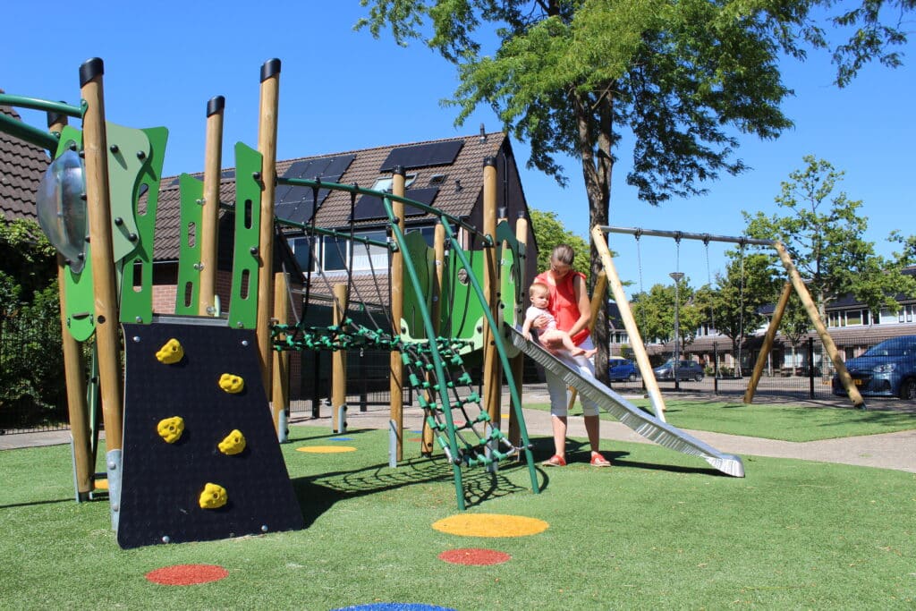 Klimtoestel met schommel