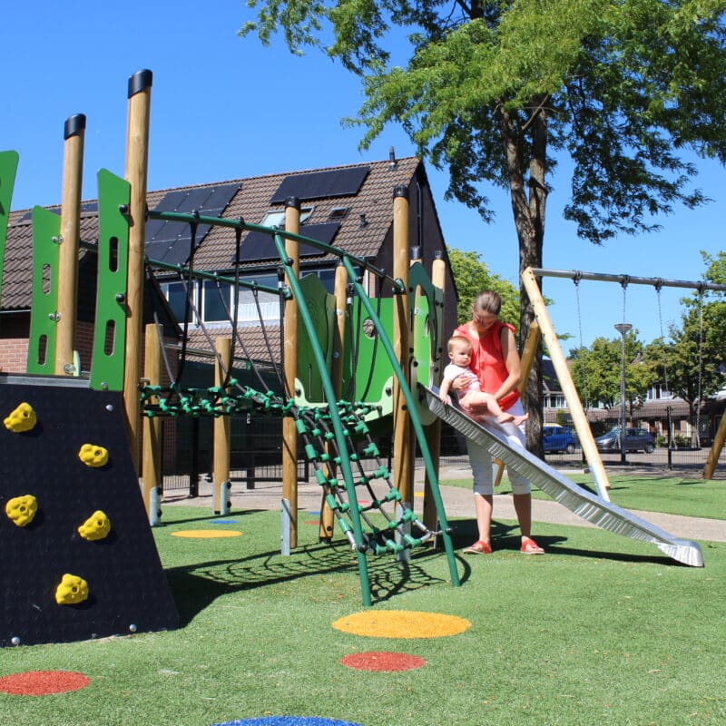 Klimtoestel met schommel