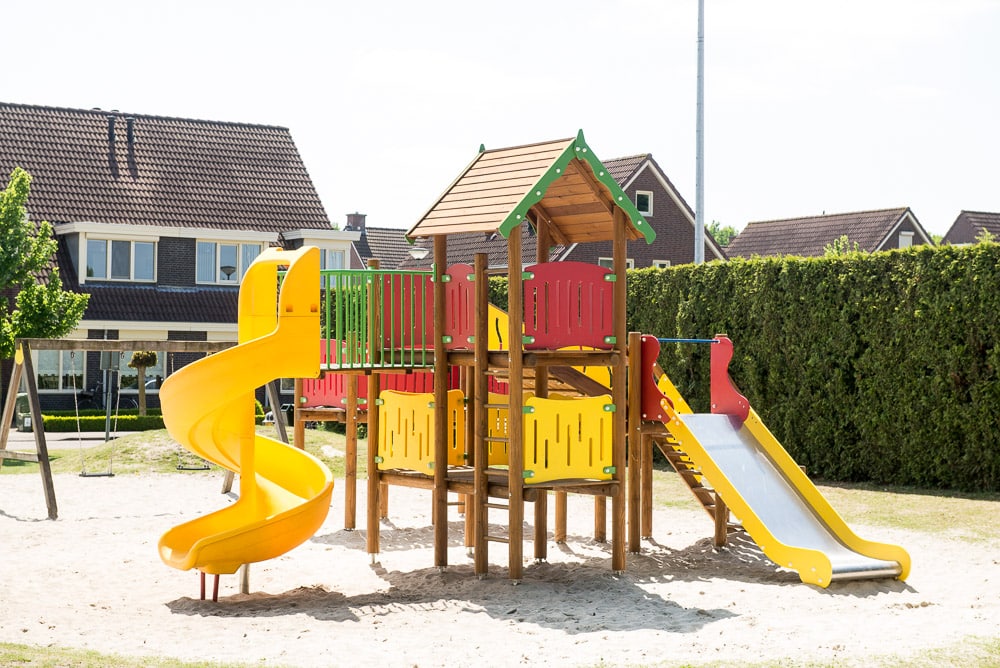 Multifunctioneel speeltoestel in de openbare ruimte