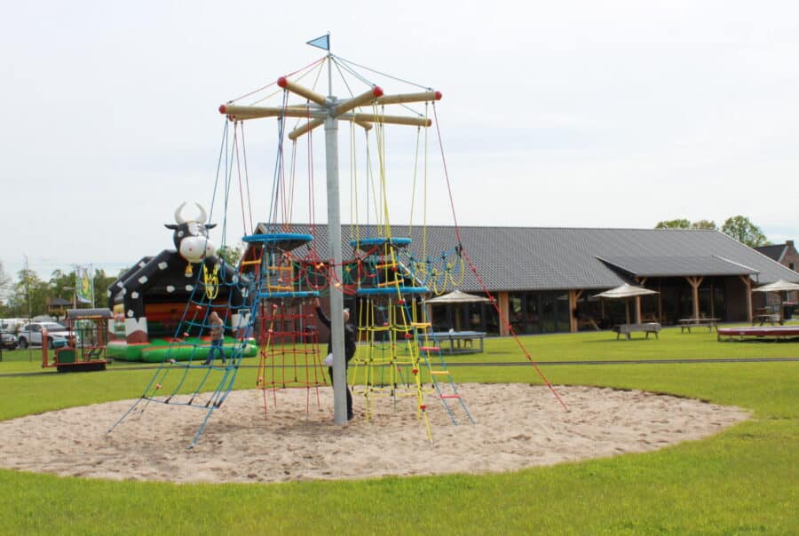 Klimtoestel in speeltuin