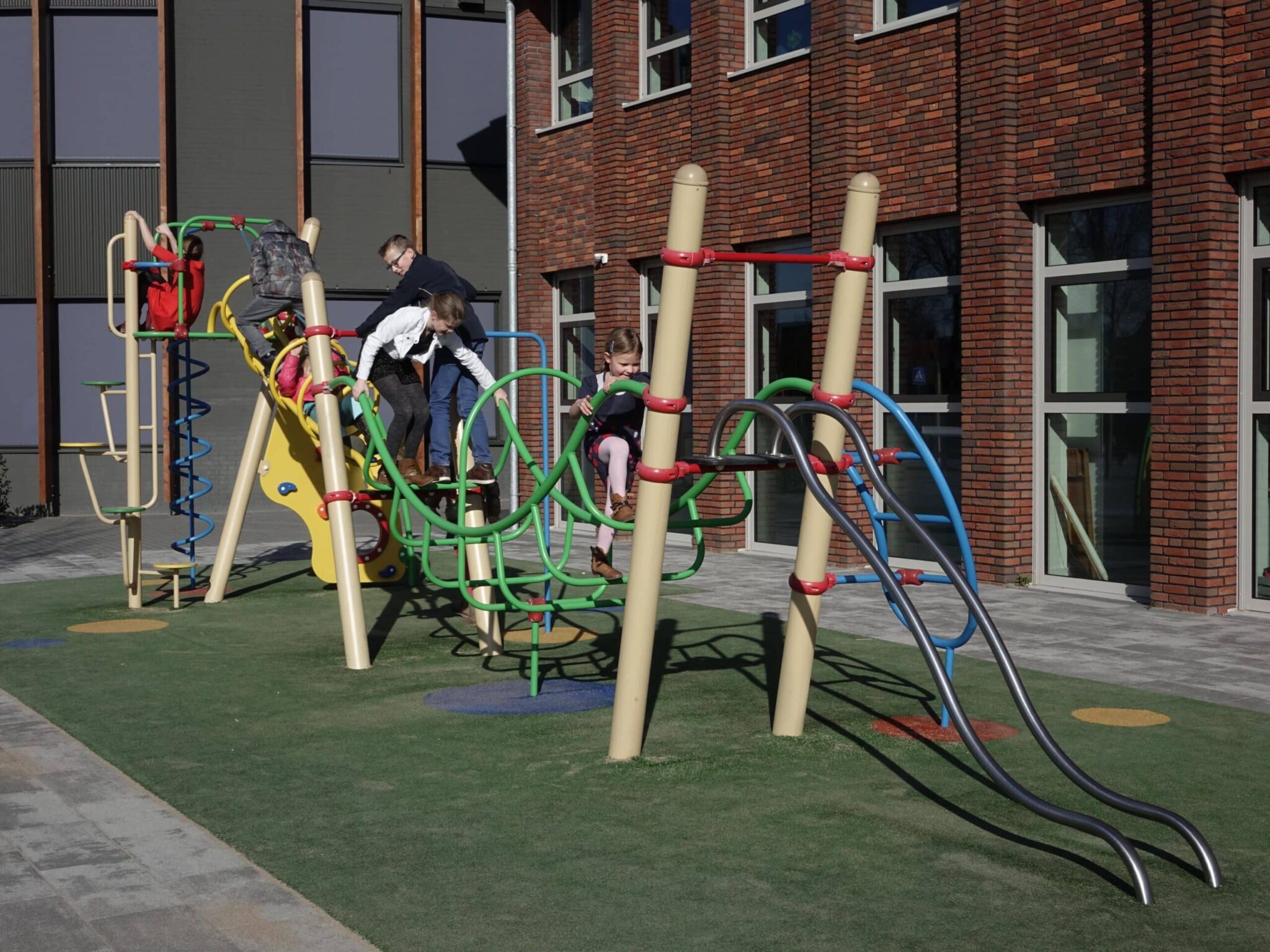 Schoolplein klimmen speeltoestel
