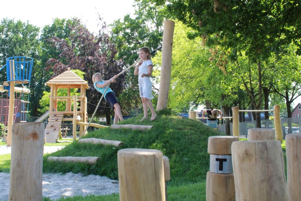 Schoolplein speeltoestellen Schoolplein speeltoestellen