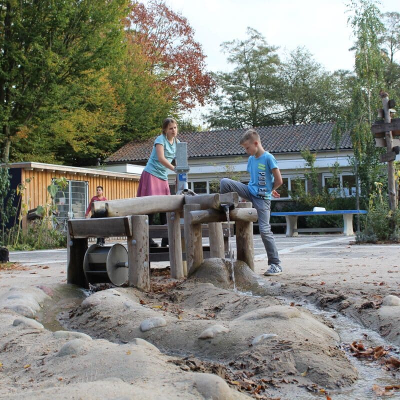 Waterbaan schoolplein