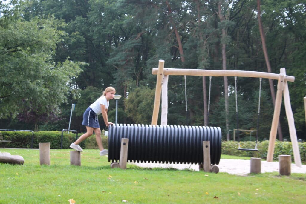 Kruiptunnel Kind bij kruiptunnel