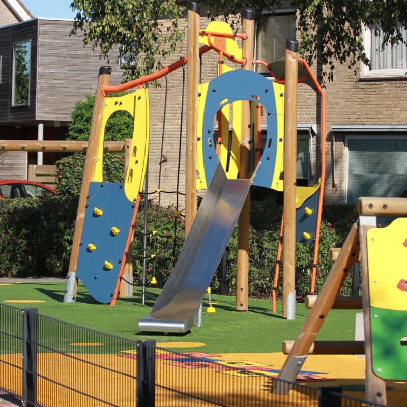 Kleurrijk en multifunctioneel ingerichte openbare ruimte