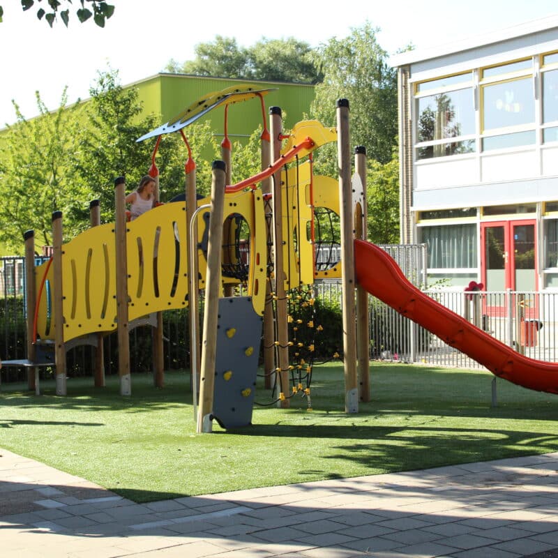 Speelcombinatie op schoolplein