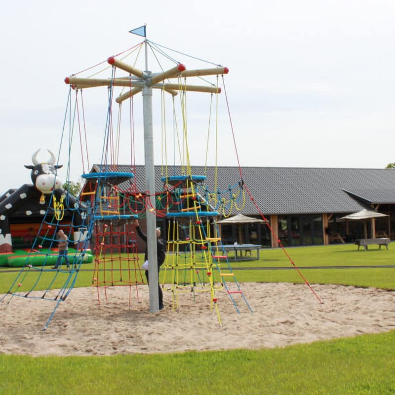 Klimtoestel in speeltuin