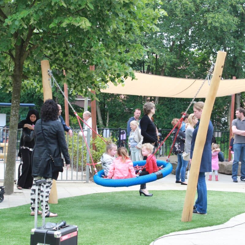 Schoolplein speeltoestellen