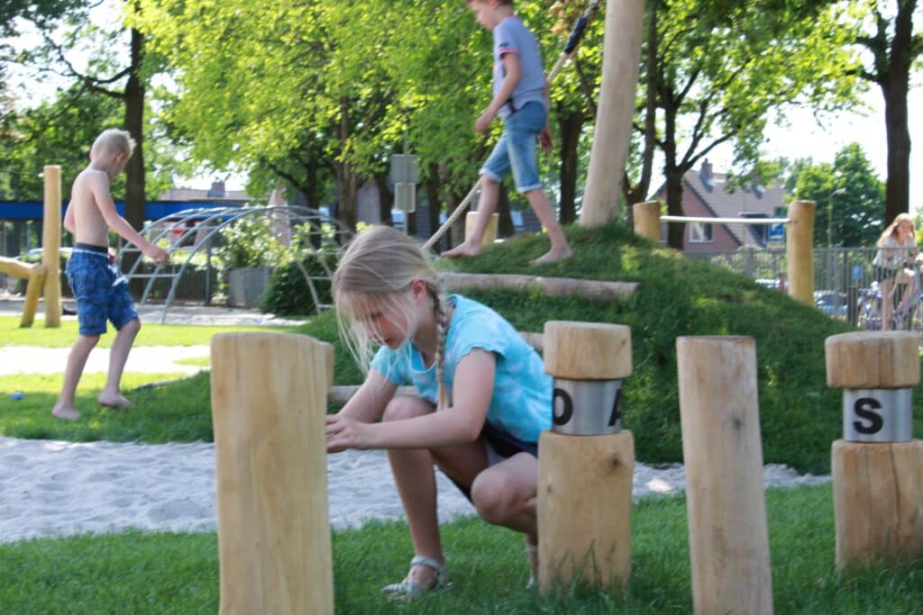 Schoolplein speeltoestellen Schoolplein speeltoestellen