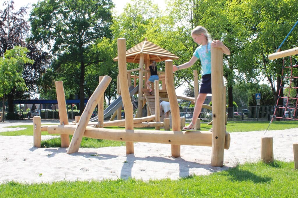 Schoolplein speeltoestellen Schoolplein speeltoestellen